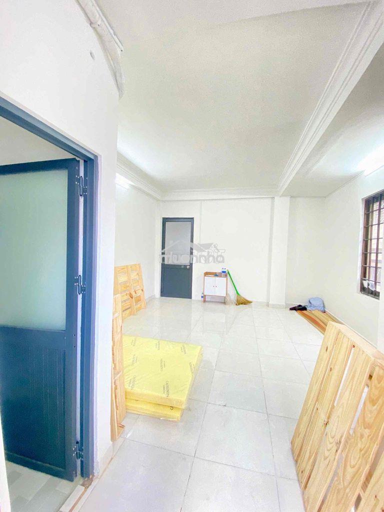 Khai trương phòng ban công 30m2 full nội thất siêu rộng ngay trung tâm - Ảnh 2