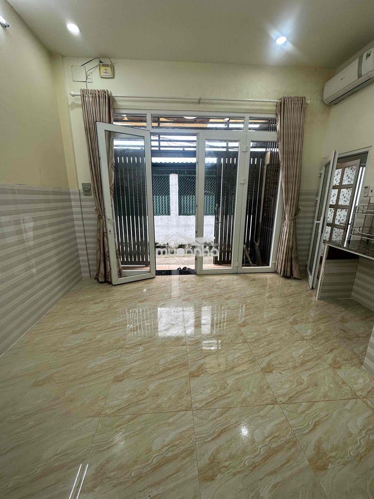 Cho thuê phòng trệt  27 m2 cmt8 quận 10