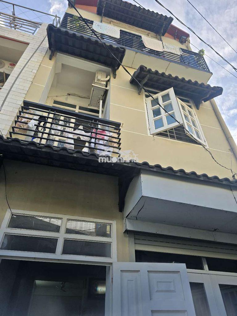 Nhà hẻm an ninh, nhiều phòng ngủ, thích hợp gia đình.
