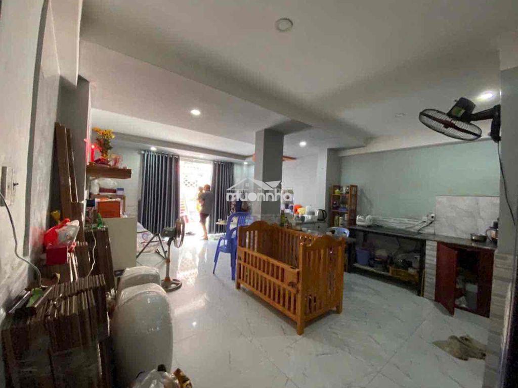 Nhà rộng mới, dt rộng 55m2, sân để xe, 1 trệt 1l 2p. ngủ ok - Ảnh 2