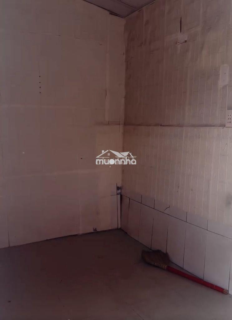 Nhà nguyên căn, 4m x 5m,1 lửng , 1wc, nhà trống suốt, hẻm 2m hậu giang - Ảnh 2
