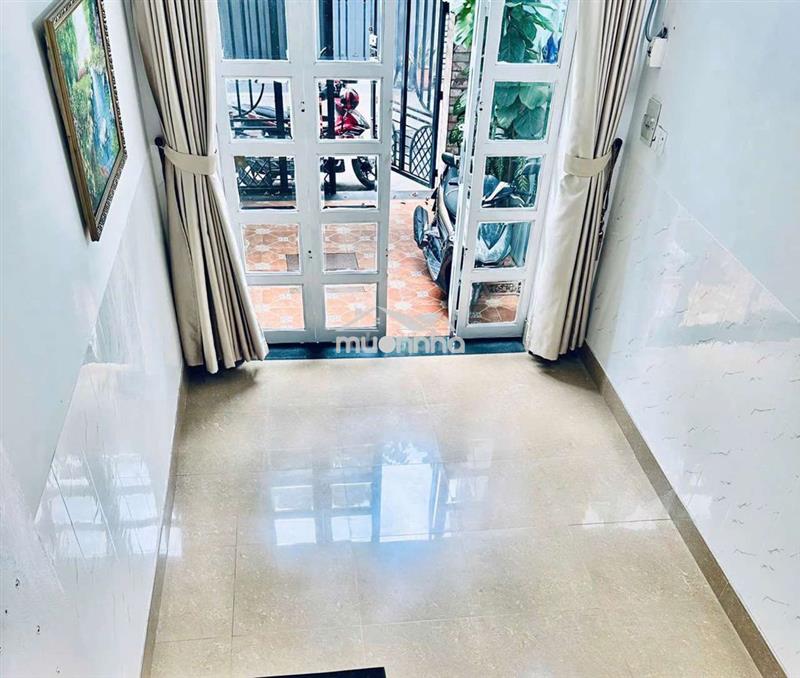 Thuê nhà cách mạng tháng 8.trệt 2 lầu sân thượng,4pn 3wc giá 16tr