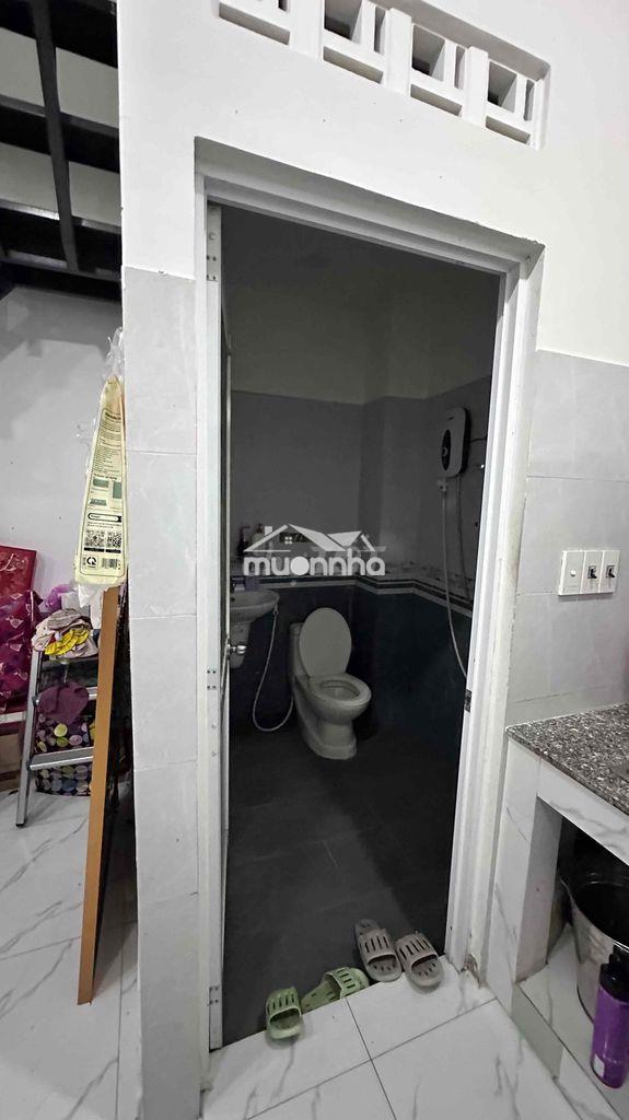 Cho thuê nhà đối diện aeon tân phú - dt 4x13m 1 trệt 1 lửng đúc - 9tr - Ảnh 2