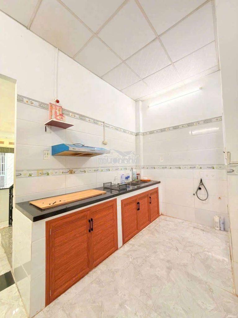 Cho thuê nhà đường quốc lộ 50 dt.4m×12m } 1 lầu 2 phòng 2 toilet. - Ảnh 3