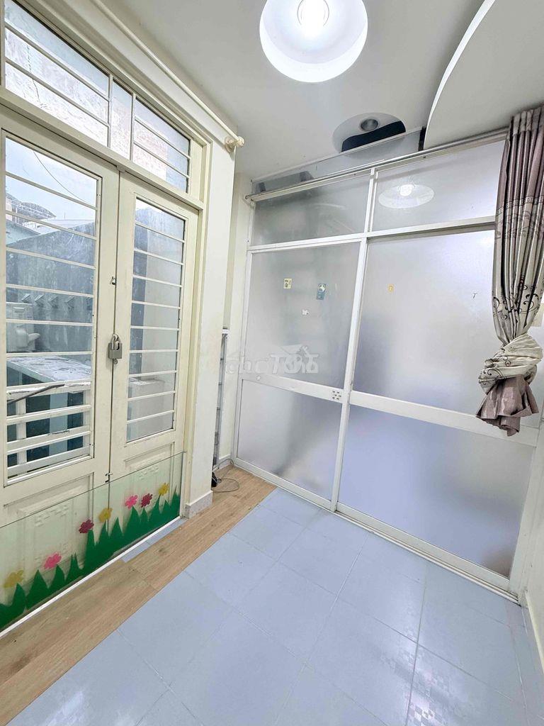 Cho thuê nhà quận 3 ✅ 2pn 3tollet + có sân thượng & bancon mỗi phòng - Ảnh 4