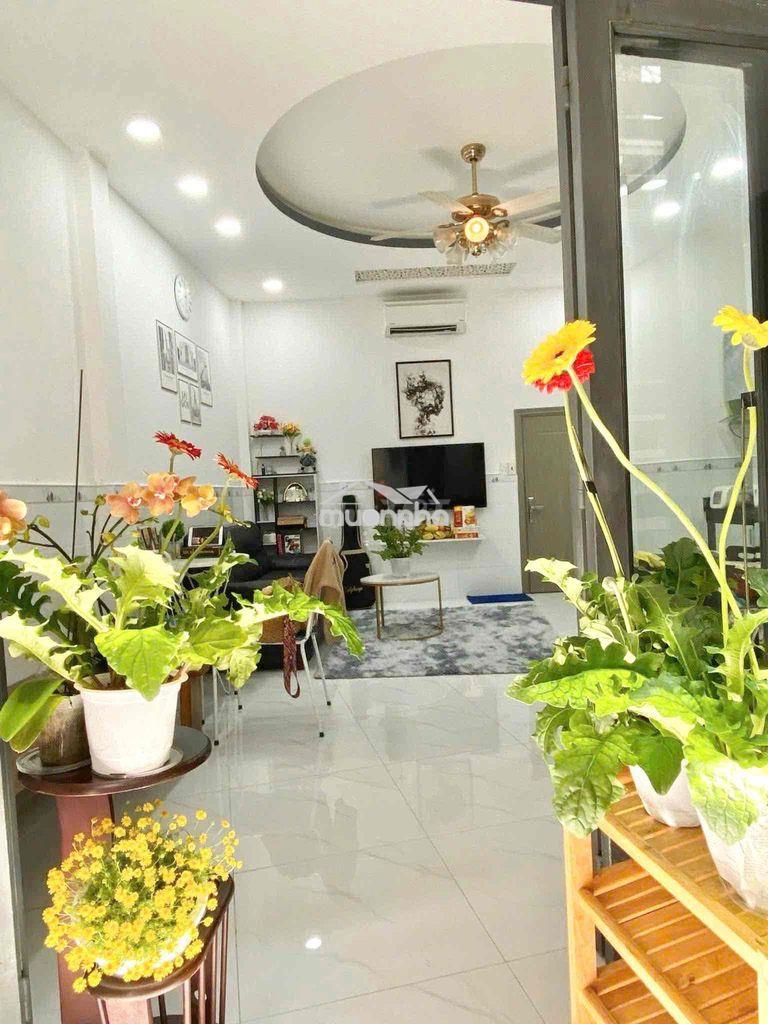 Chính chủ, cho thuê nhà full nội thất, đường cmt8