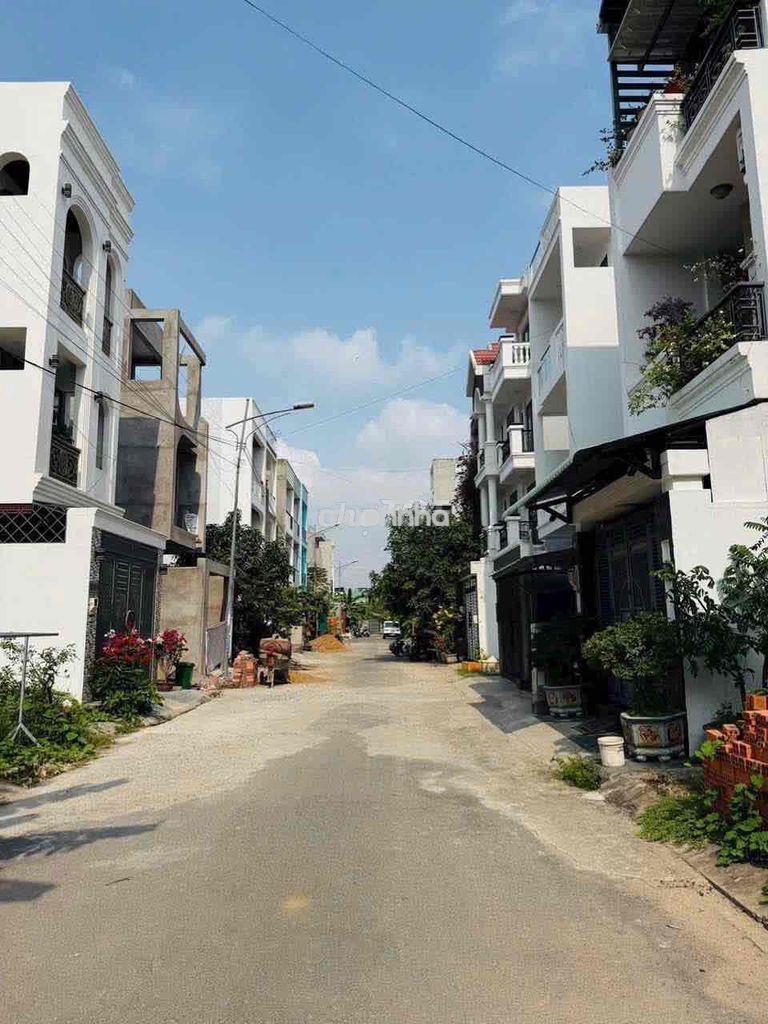 Hàng thơm nhà 3 tầng chỉ 4,5 tỷ siêu đẹp long phước , thủ đức, hcm - Ảnh 4