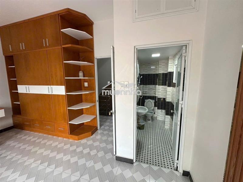 9 triệu 3 phòng 3 tầng hẻm xe hơi