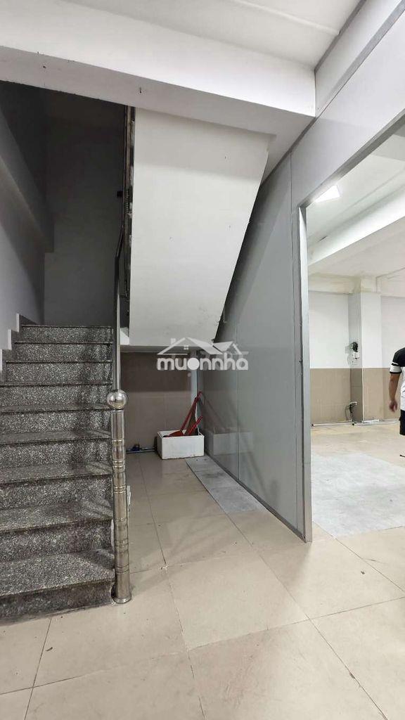 15tr ngang hơn 8x24m, có thang máy - Ảnh 3
