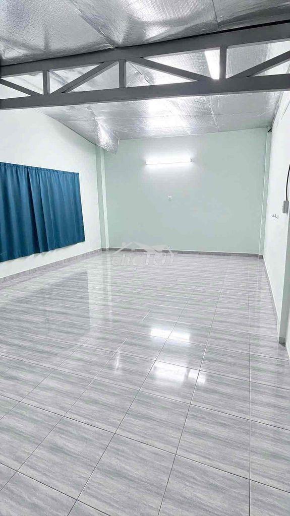 Kho 200m2 cả gác giá 18tr tháng đường xe tải đường tây thạnh - Ảnh 2
