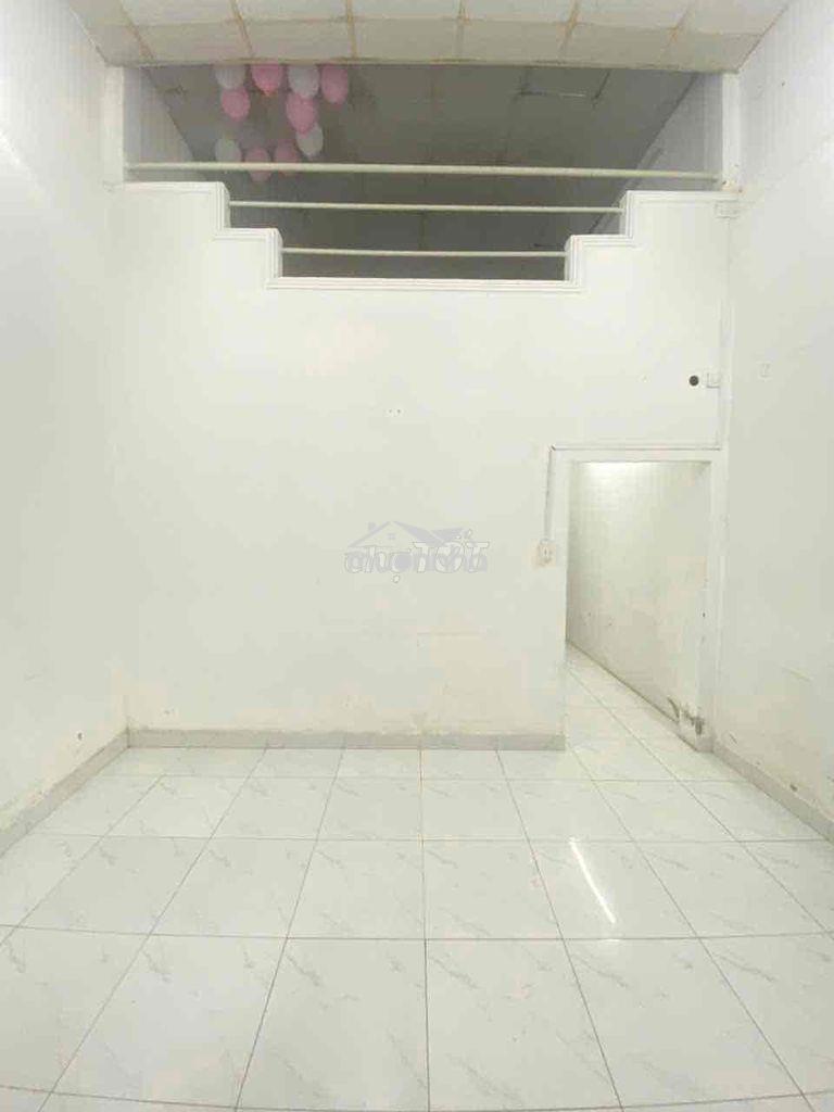 Nhà trệt đúc lửng 4x11 2pn gần hiệp thành city