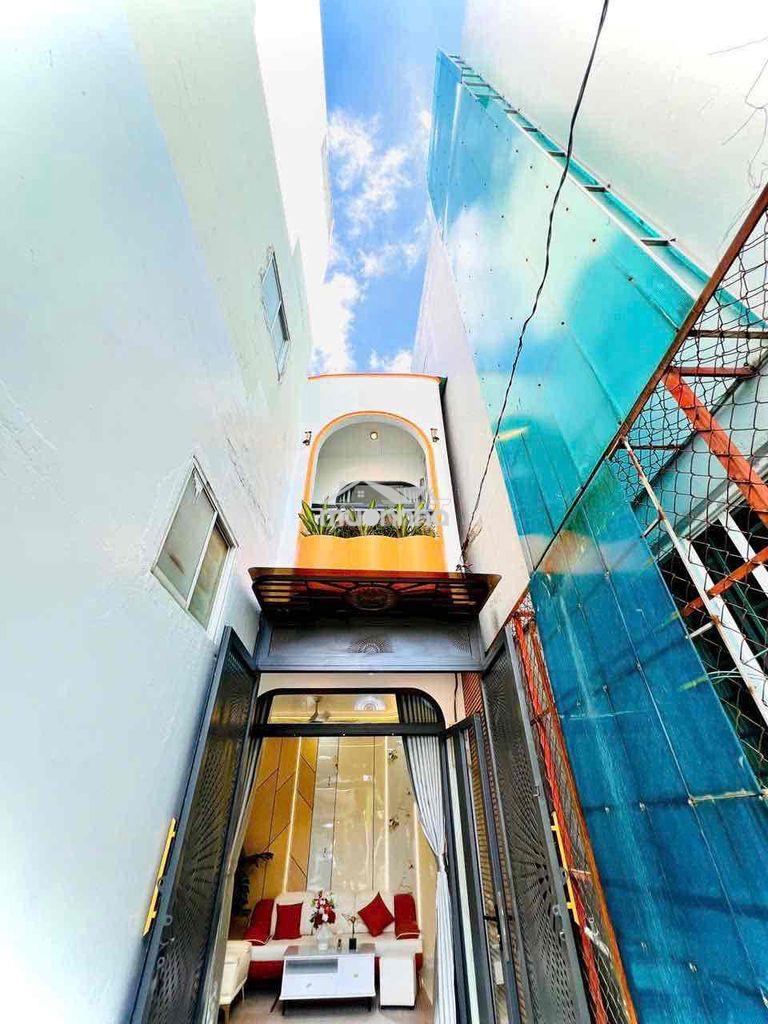 Siêu phẩm ngay chợ phạm văn bạch diện tích 70.3 m trệt lầu 4 pn 4wc